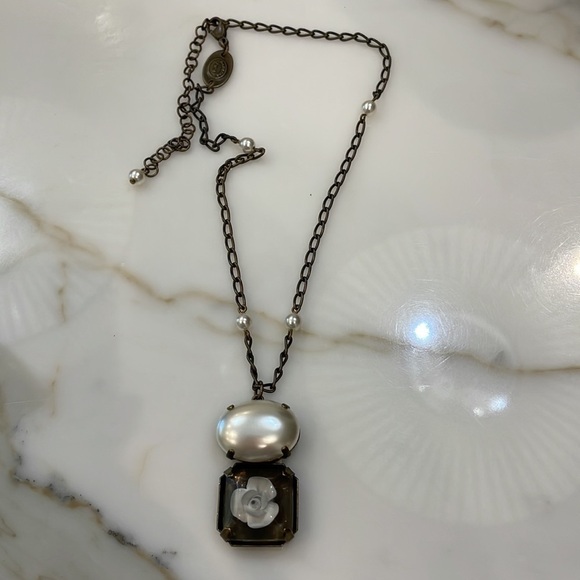 Vintage Babylon’s Paris Pearl/Acrylic Flower Necklace—Stunning! Rare! EUC!! - Picture 6 of 8